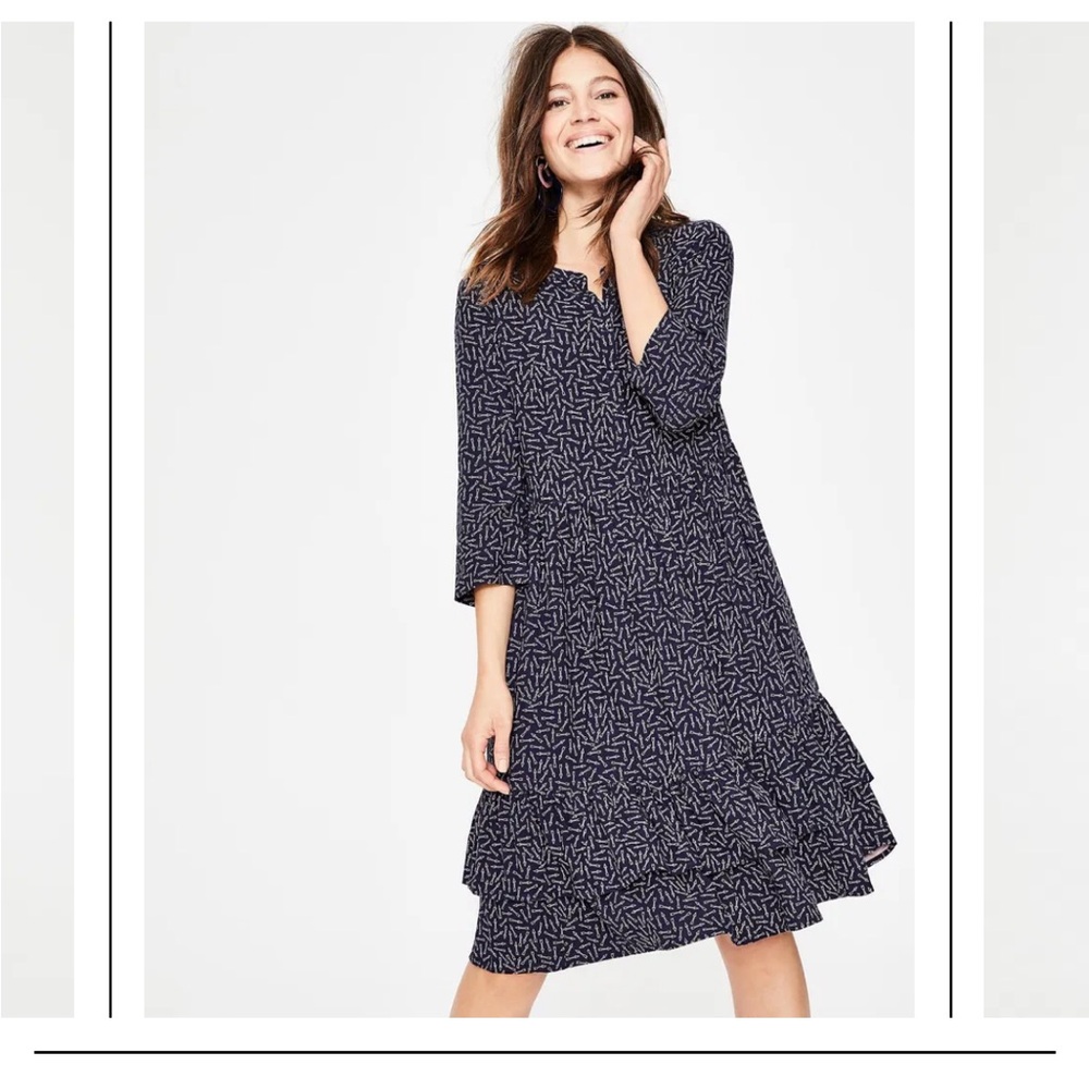 Boden relaxed tiered hem shirt dress. Navy blue. Size 4